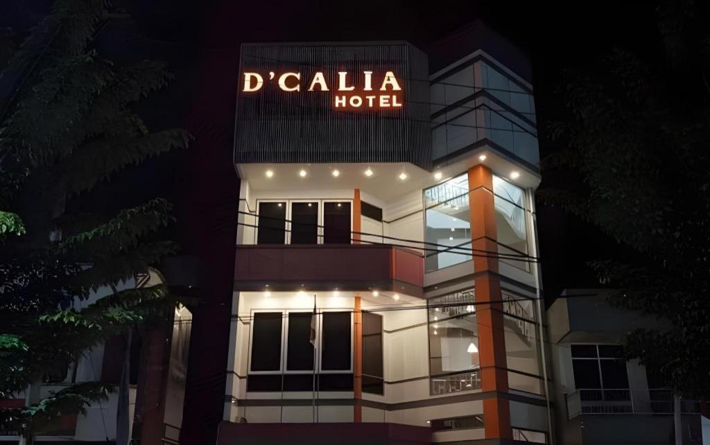 Hotel D' Calia Таракан Экстерьер фото